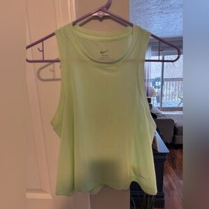 Nike crop dri-fit tank
Green
Sz small
Worn once
High neck
Mesh in material